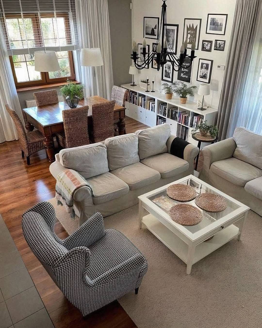 Robinson Modern-Classic Sofa