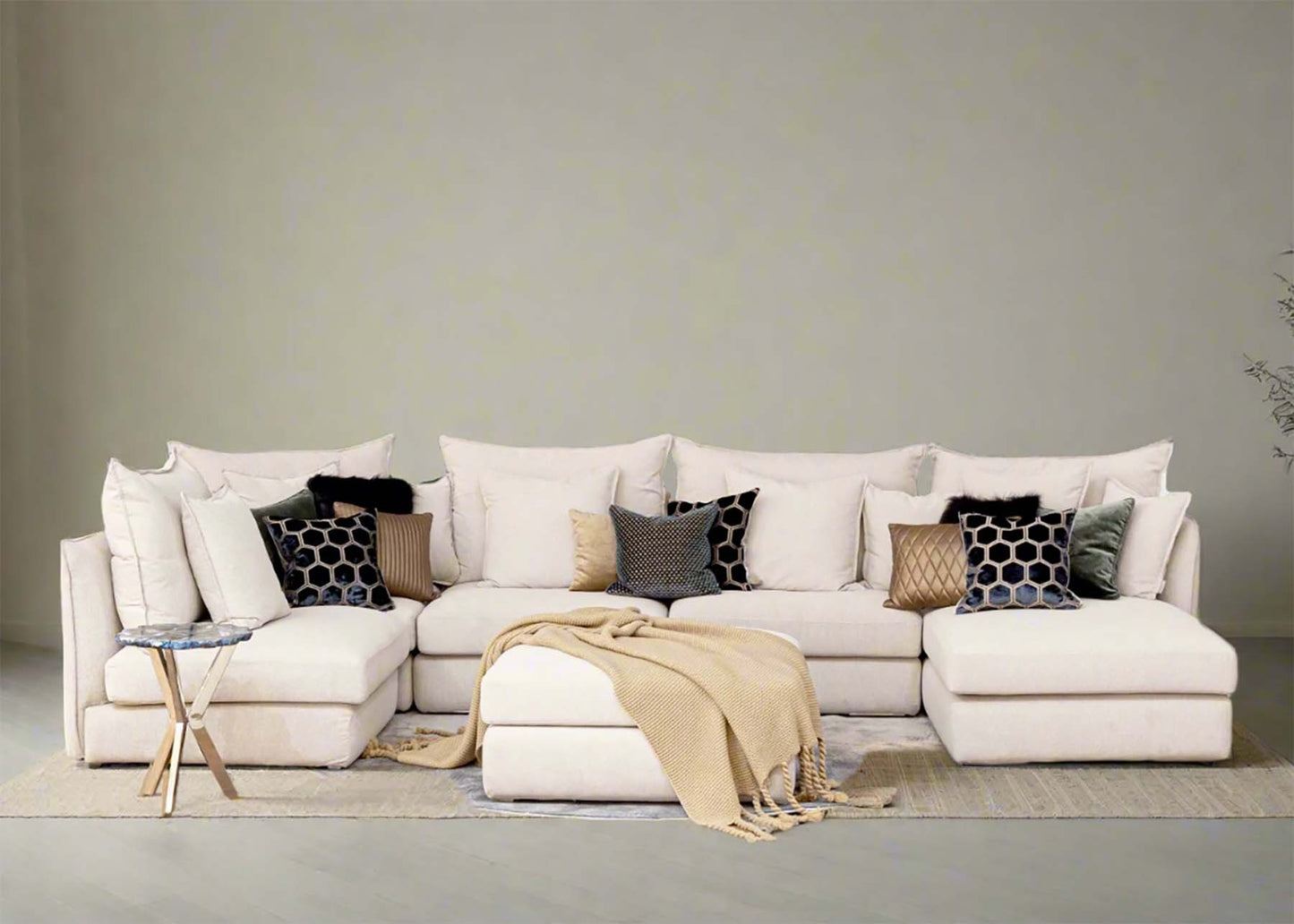 Upper East Sectional Sofa U Shape with Chaise